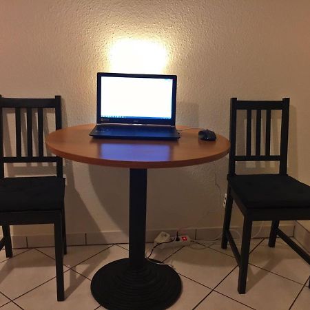 Cozy Studio Apart - King Bed - Netflix - Projector - Fast Wi-Fi Lussemburgo Esterno foto